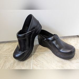 Dansko Women's 37 Clogs Black Non slip mules us 6.5
